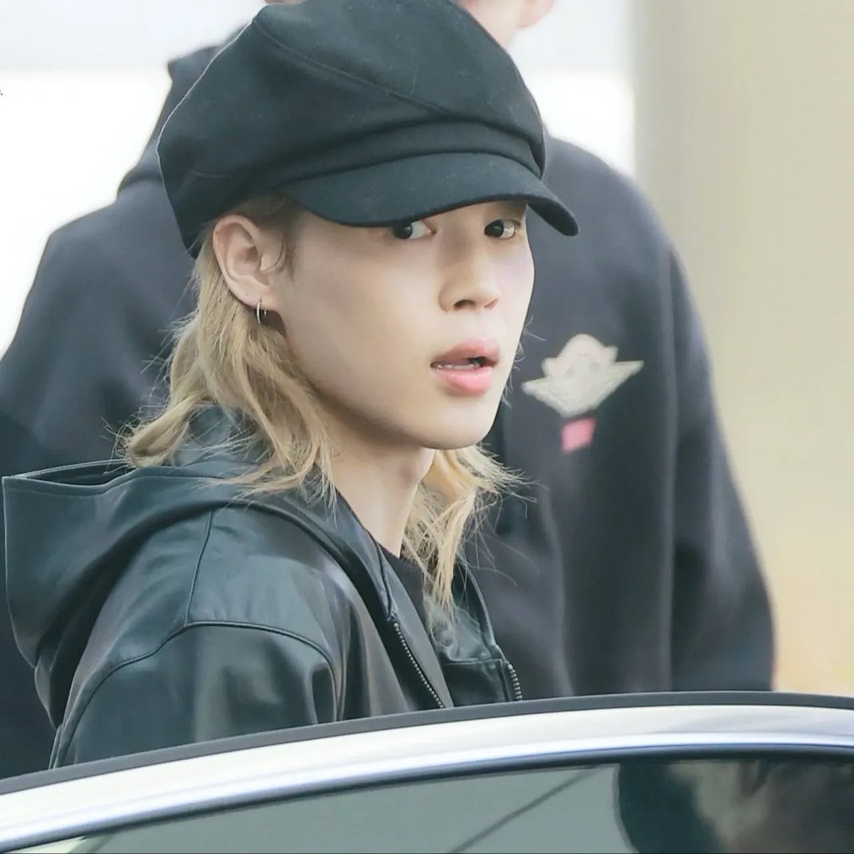 BTS_YETTOCOME7's tweet image. 🩵•ɞ•💛⟭⟬ 𝑴𝑼𝑺𝑬⟬⟭🧡💙💚

🇲🇽Oye89.6
📻ラジオリクエスト 4/16(木)

Hola @OyeSergioMejia @Oye897
Dejo mi voto para #Who de #ParkJimin aquí en #OyeTopTen