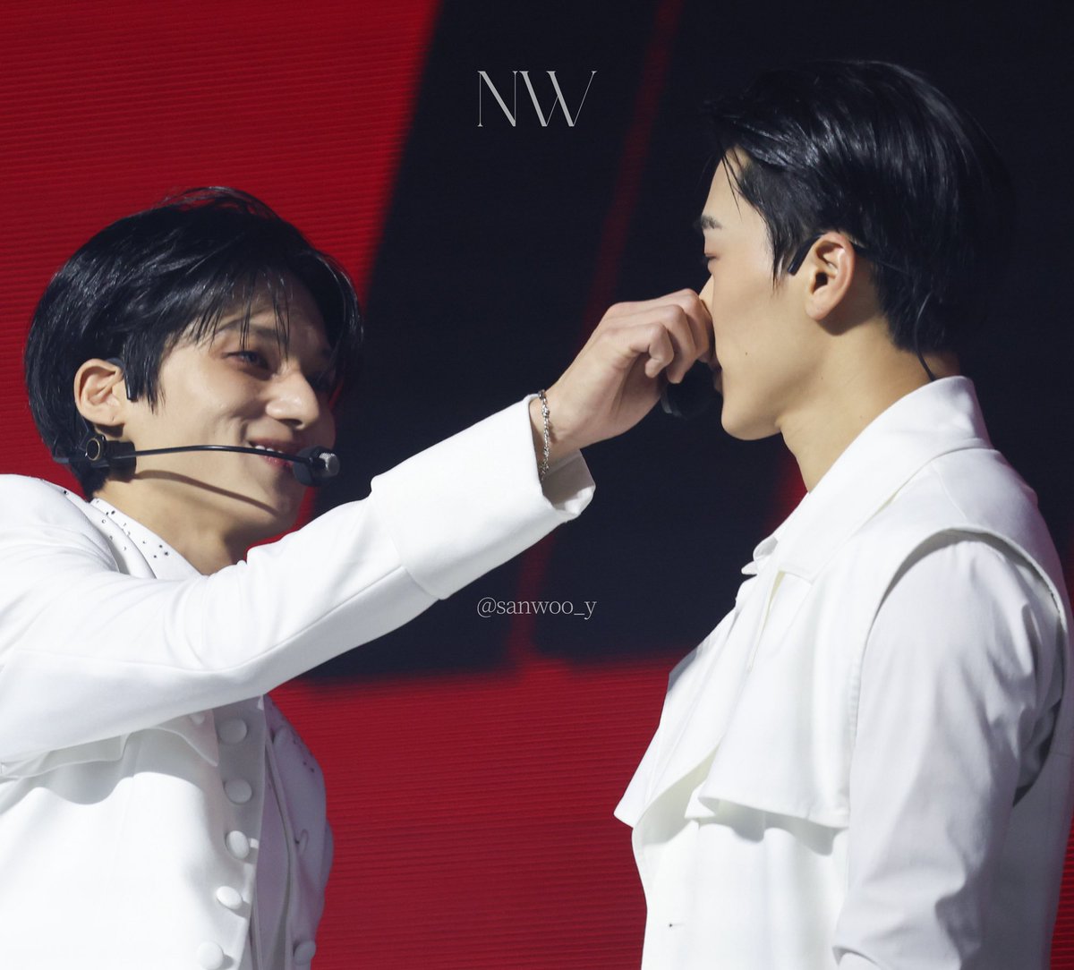 NOOOOOO THIS WOOSAN PIC 😭😭💔💔💔💔