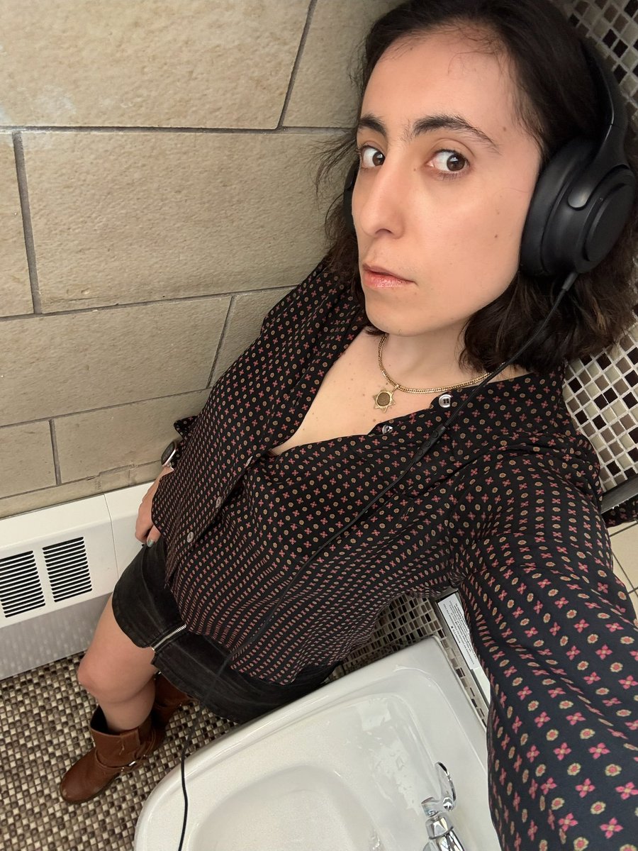 wangzapper's tweet photo. I cannot stress enough how much I love the new haircut (and this shirt I thrifted last week) https://t.co/OeBr1Nyojq