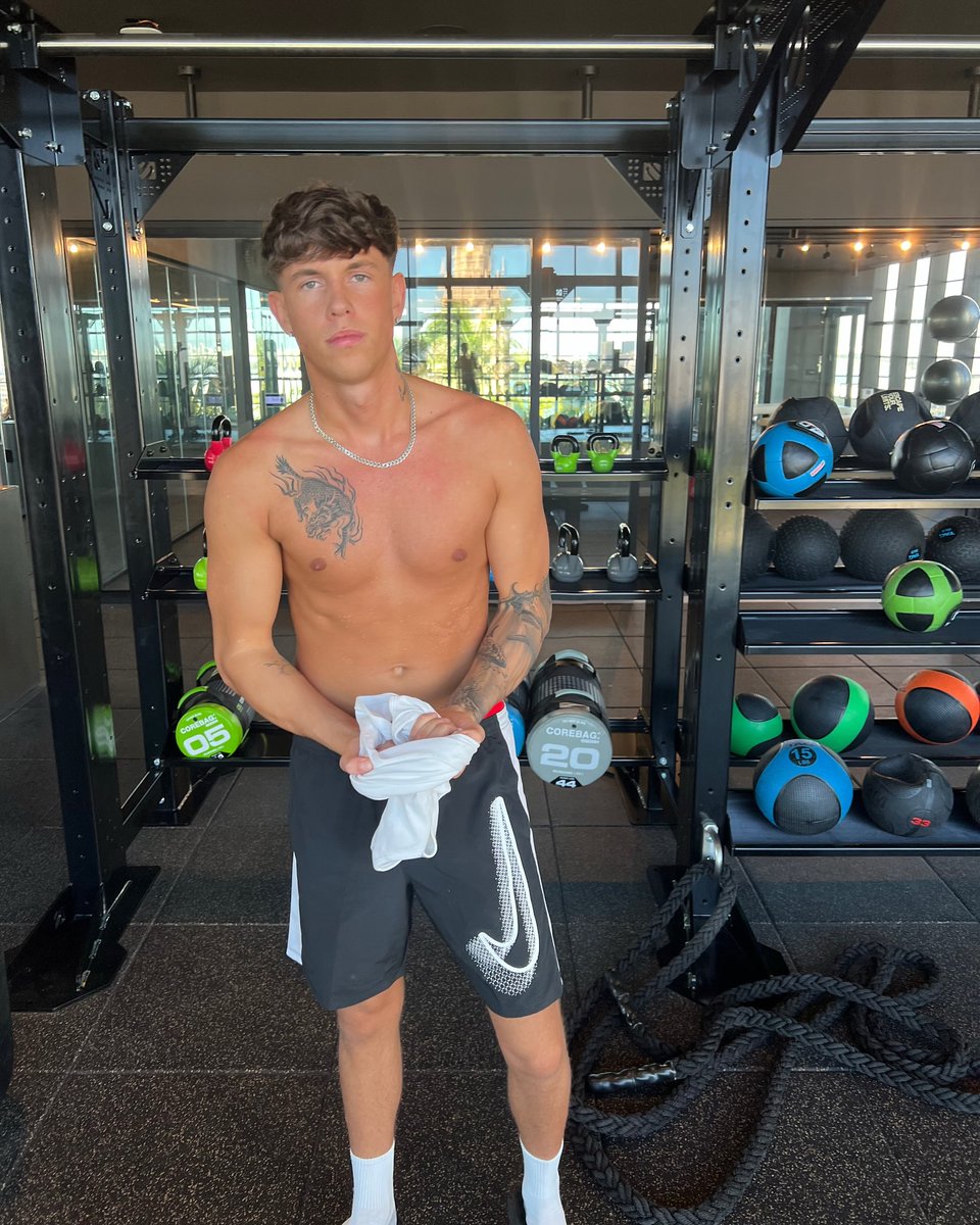 bigfhung tweet media