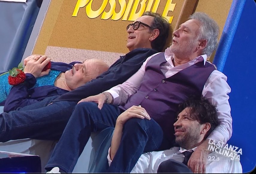 Come hanno goduto ⚰️
#staseratuttoèpossibile