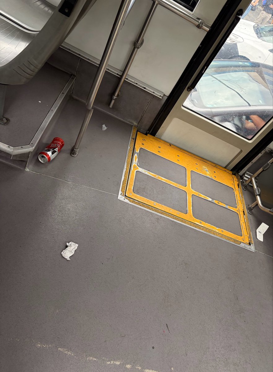 jonnyartzi's tweet photo. Cada día peor el servicio de @MetrobusCDMX y de la INMobilidad @LaSEMOVI…
¿No se supone hay cámaras? https://t.co/oUF5xIjoot