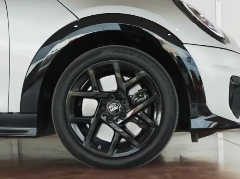 BOHP's tweet image. 新型MINI Cooper 5ドアの動画～その3 | BMWおたっきーず！Blog - BMW総合情報ブログ bmw.jugem.jp/?eid=47927 #BMW #BMWMINI #MINI #MINIcooper #MINIcooper5door