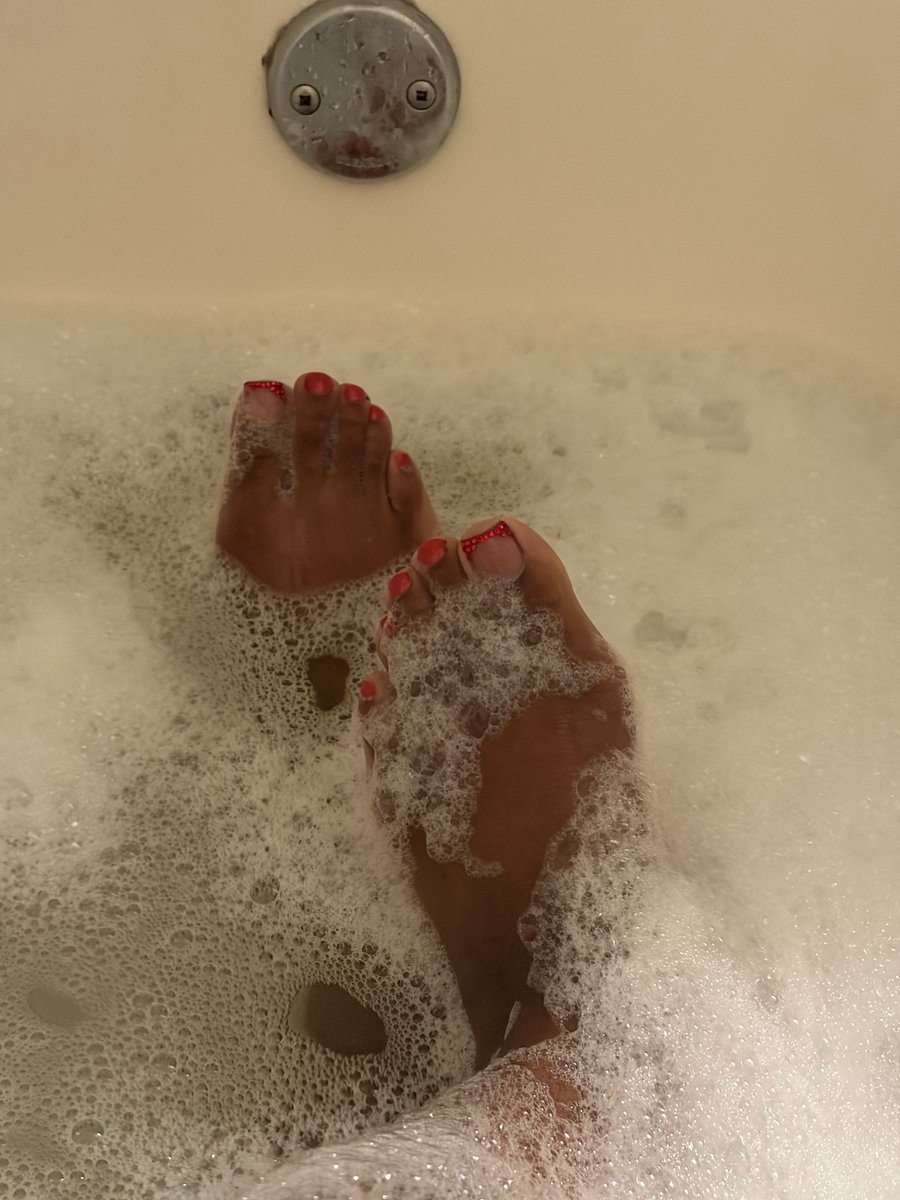 KandiReign21's tweet photo. @FeetFinder 💋 https://t.co/a0UnIjyGtx