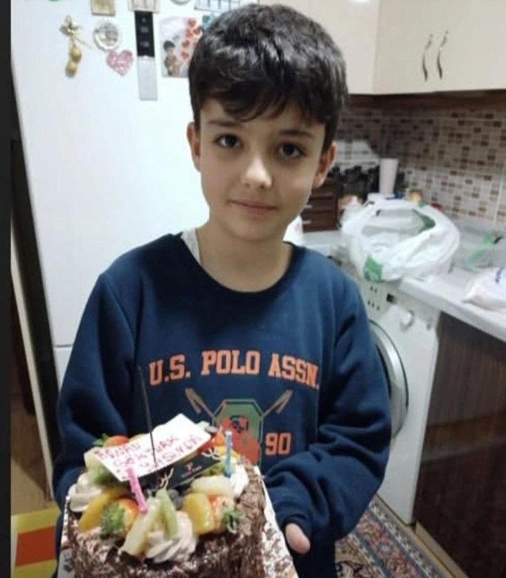 Hilalgokseker's tweet photo. Sizden üç çocuk istiyorum.Birini pazarda,diğerini bir cafede, sokak ortasında, en sonuncusunuda okulda katletsinler diye mi? https://t.co/5X1wt0qW6v