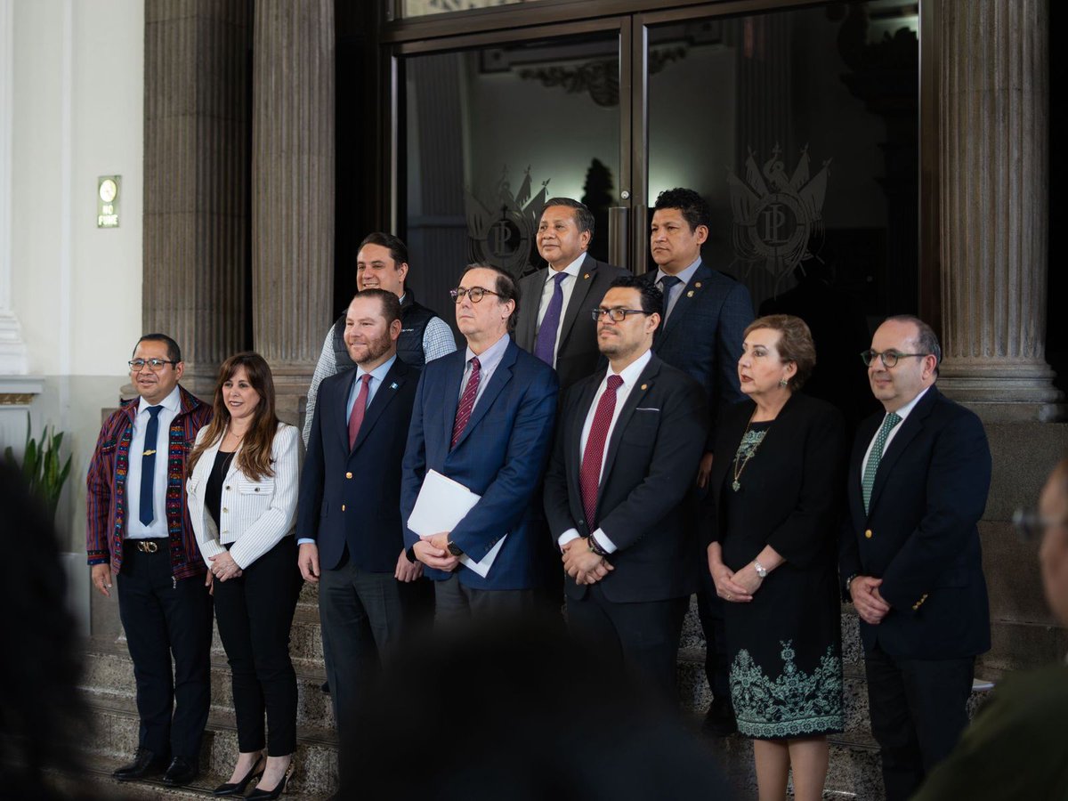 La Comisión de Reformas al Sector Justicia, presidida por el diputado Alvaro Arzú Escobar <a href="/AlvaroArzuE/">Alvaro Arzú 🇬🇹</a>, llevó a cabo una reunión con integrantes de la Misión Especial de la Organización de los Estados Americanos <a href="/OEA_oficial/">OEA</a>, para el Fortalecimiento de la Institucionalidad