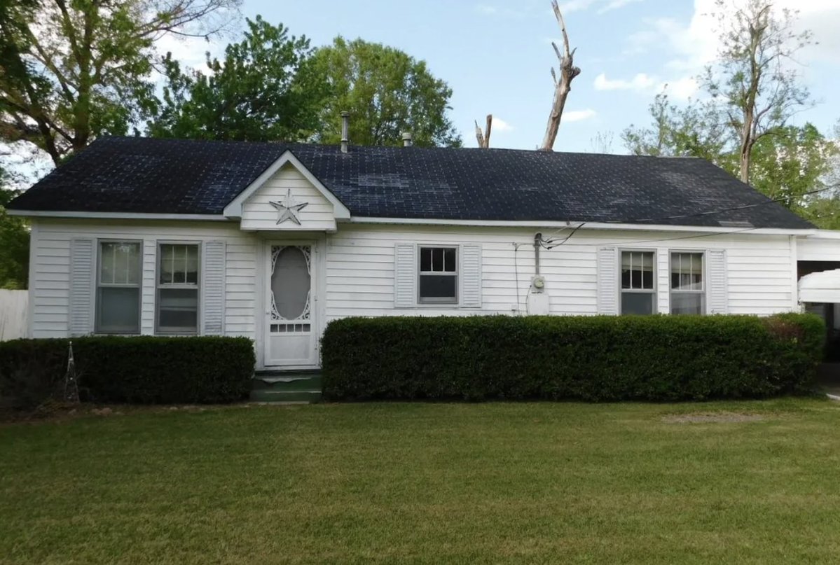 oldhouseunder50's tweet image. $59,900. This #affordable #Arkansas home has a spacious eat-in kitchen and dining area with a breakfast bar. oldhousesunder50k.com/c-1947-three-b…