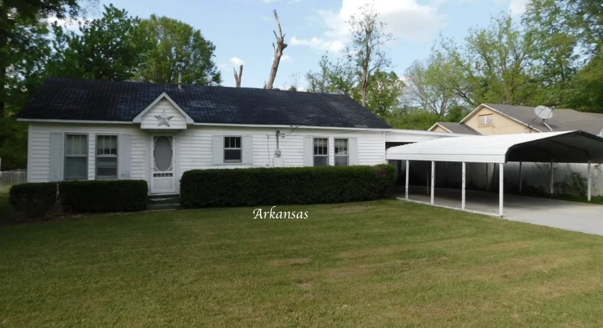 oldhouseunder50's tweet image. $59,900. This #affordable #Arkansas home has a spacious eat-in kitchen and dining area with a breakfast bar. oldhousesunder50k.com/c-1947-three-b…