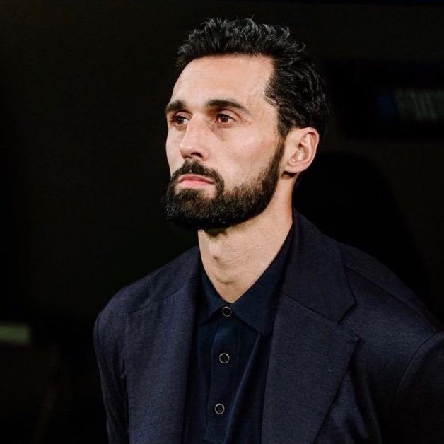 🚨 Alvaro Arbeloa va QUITTER le Real Madrid en été !!

Il se fera probablement VIRER, ce ne sera pas de lui même !

<a href="/MarioCortegana/">Mario Cortegana</a>