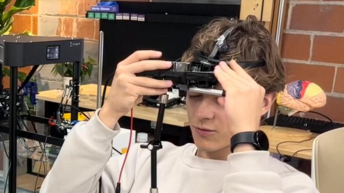 VoodooDE_Gaming's tweet photo. Researchers developed a device inducing smells in VR using ultrasound directly to the brain, no chemical cartridges needed. This could transform VR immersion. What are your thoughts on this breakthrough? #VRTech #SmellInVR https://t.co/hdtvjMGYOr