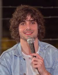 hank tweet media