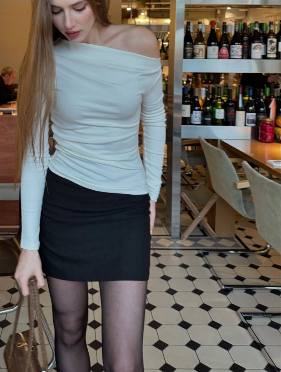 Chloe_NYkk's tweet image. My "I need to feel comfortable but still look put together" go-to outfit. Love this energy. 🌟 #StyleDiary #CozyDays #EffortlessStyle