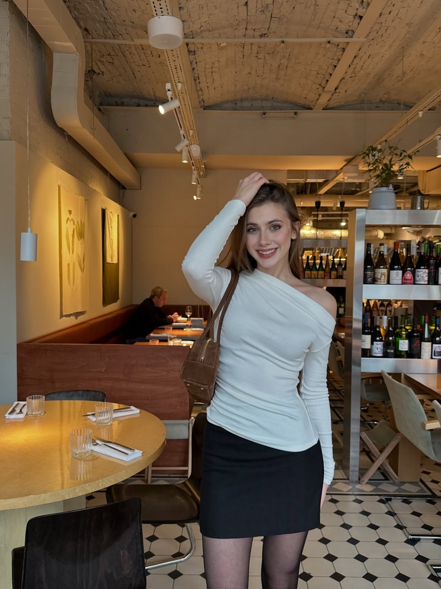 Chloe_NYkk's tweet image. My "I need to feel comfortable but still look put together" go-to outfit. Love this energy. 🌟 #StyleDiary #CozyDays #EffortlessStyle