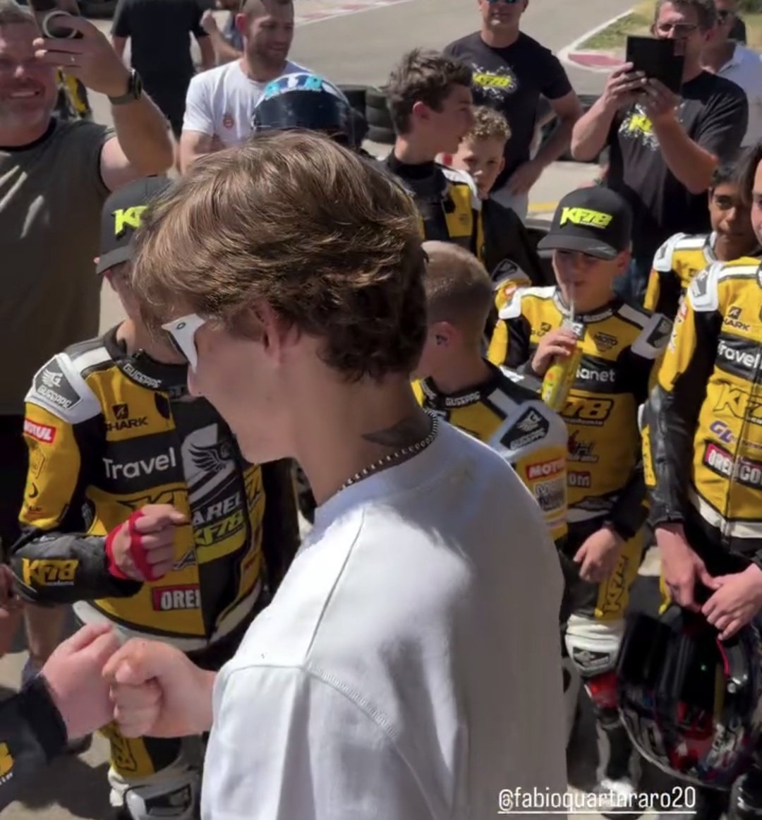 julie ☆ tweet media