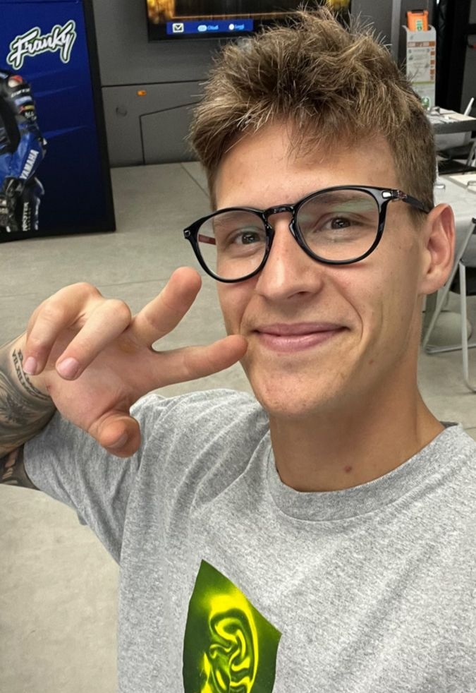 julie ☆ tweet media