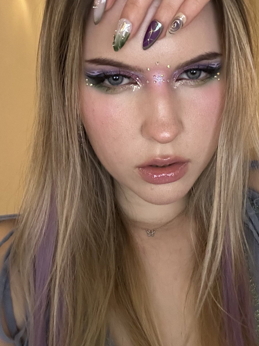 SONAC0RE's tweet image. makeup matchinggg the #nails