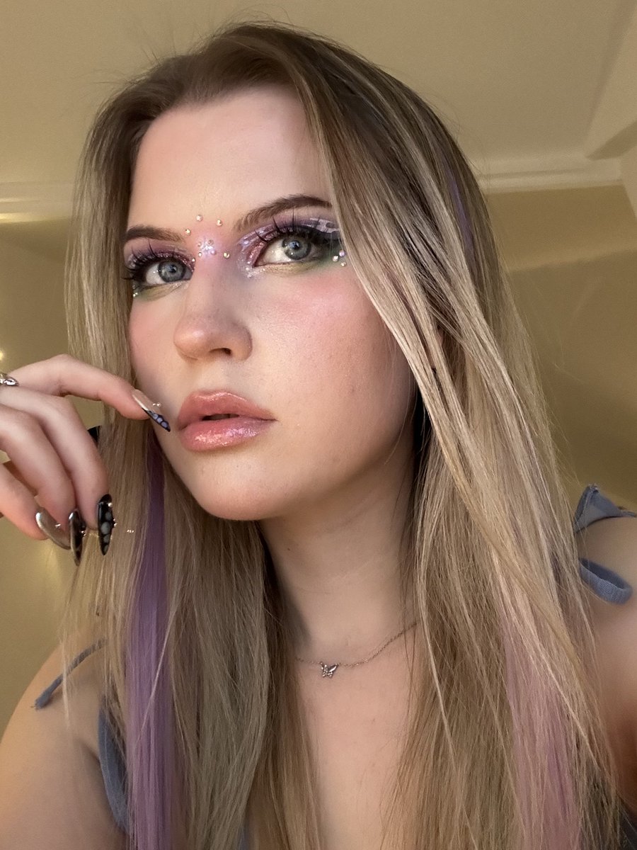 SONAC0RE's tweet image. makeup matchinggg the #nails