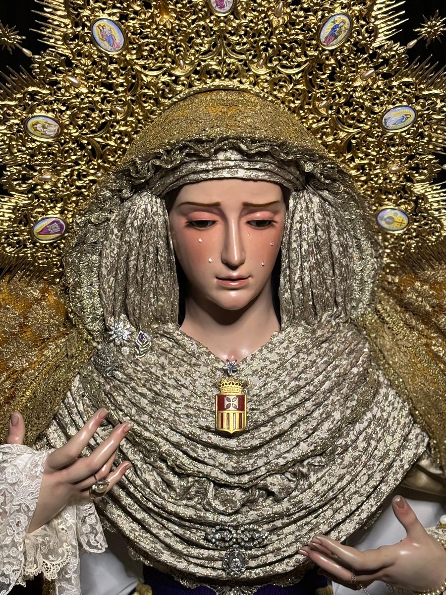 «Reina del cielo, alégrate; aleluya»

María Santísima de Consolación y Lágrimas vestida para el Tiempo de Pascua. 

🆕️ Estrena manto de terciopelo ocre donado por unos hermanos. 

🪡 Francisco Navarro 

#CofradíasMLG #ArchiSangre