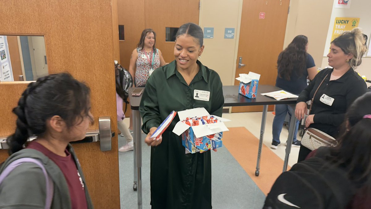 BonnerElemHISD's tweet image. STAAR Pep Rally time!! 🐯🎉 Our Tigers are ready to shine and show what they’ve learned! 💪📚
Wishing all our students the very best of luck on the STAAR test — you’ve got this!! 🌟Believe in yourselves and do your best! 🧡💙
#TigerPride #STAARReady #YouGotThis