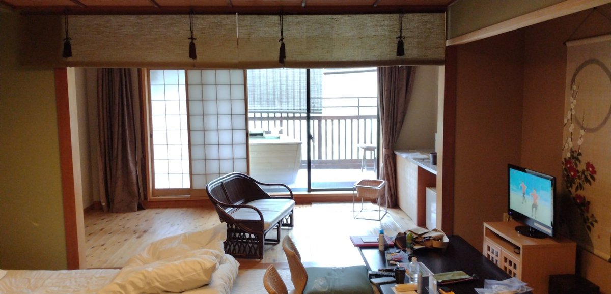 keropicoki's tweet photo. 鬼怒川温泉の宿で二泊三日の骨休め。昨年暮れに母が転んで骨折。四十日間の自宅介護から入院となり、そのまま衰弱が進み、眠るように逝ってしまった。四十九日が済んだのでカミさん、長男と一緒に一息つくことにした。 https://t.co/qOyimrtZs2