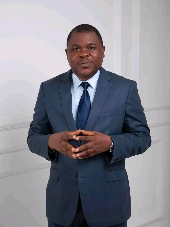 TomLope95565011's tweet image. #BENIN

- Présidentielles au Bénin

 Le candidat  Paul HOUNKPE salue et félicite son adversaire, le candidat Romuald WADAGNI

TOM LA SOURIS 🕵️