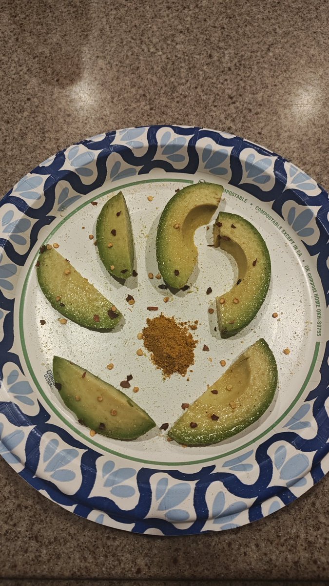 outlaw_con's tweet photo. Avocado https://t.co/yLWMPJzear