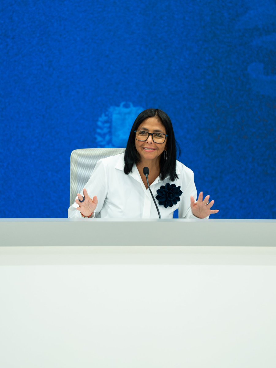 mippci_ven's tweet photo. #Galería 📸 | La Presidenta (E) Delcy Rodríguez, encabezó este lunes la mesa de diálogo nacional para los consensos laborales y sociales. https://t.co/OsgJWIjH8w