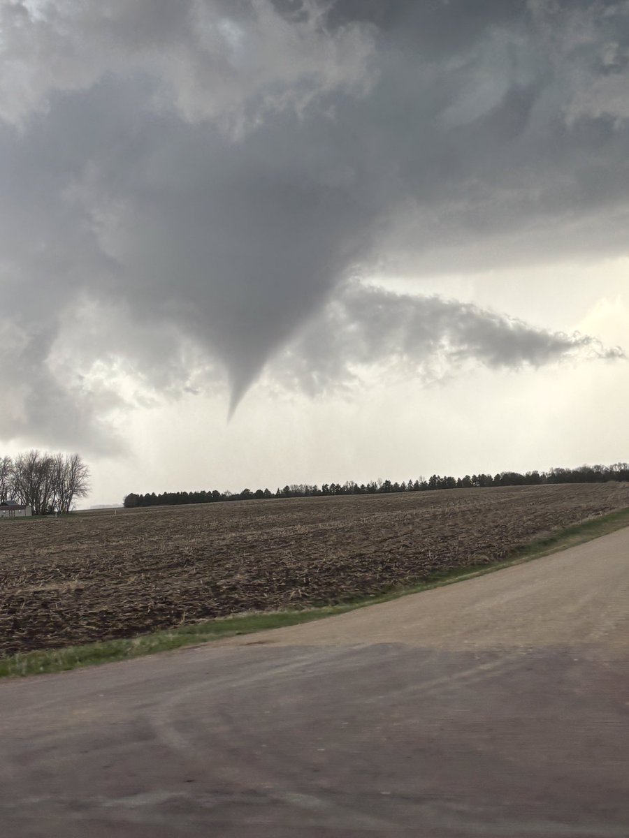 AdamCFamily's tweet photo. First tornado that I’ve been able to photo! About 4 miles east of Truman, MN at 6:30pm. https://t.co/JfIfgbn85P