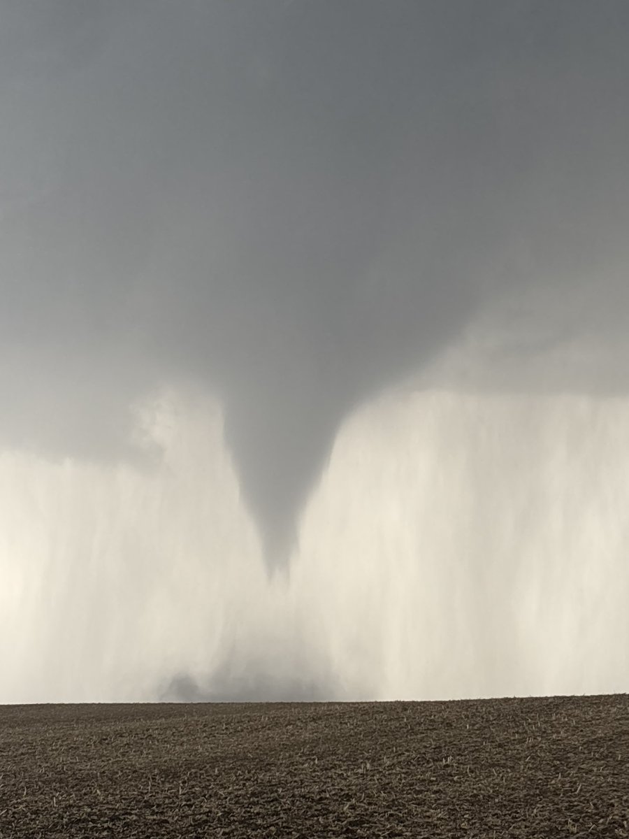 AdamCFamily's tweet photo. First tornado that I’ve been able to photo! About 4 miles east of Truman, MN at 6:30pm. https://t.co/JfIfgbn85P