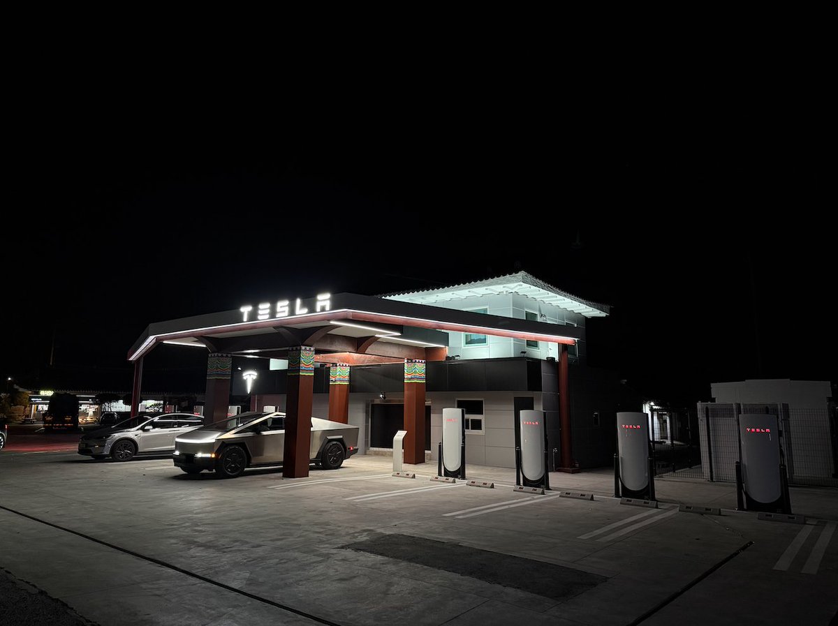 Tesla Charging tweet media