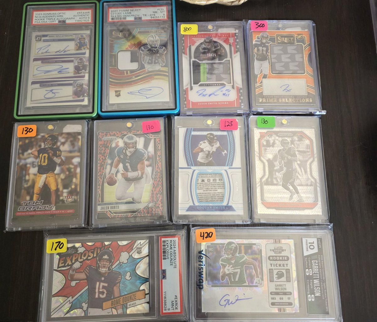 georgegervinfan's tweet photo. @cardboardbst 1st pic all priced. Triple auto 450$
Ceedee 230$

3rd pic. Witt jr 75$ https://t.co/Z7FUffIWoy