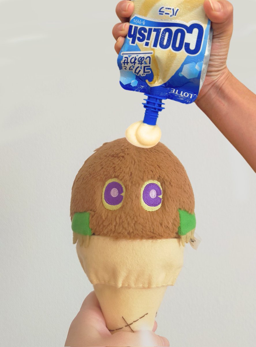 推しの服にいたやつ tweet media