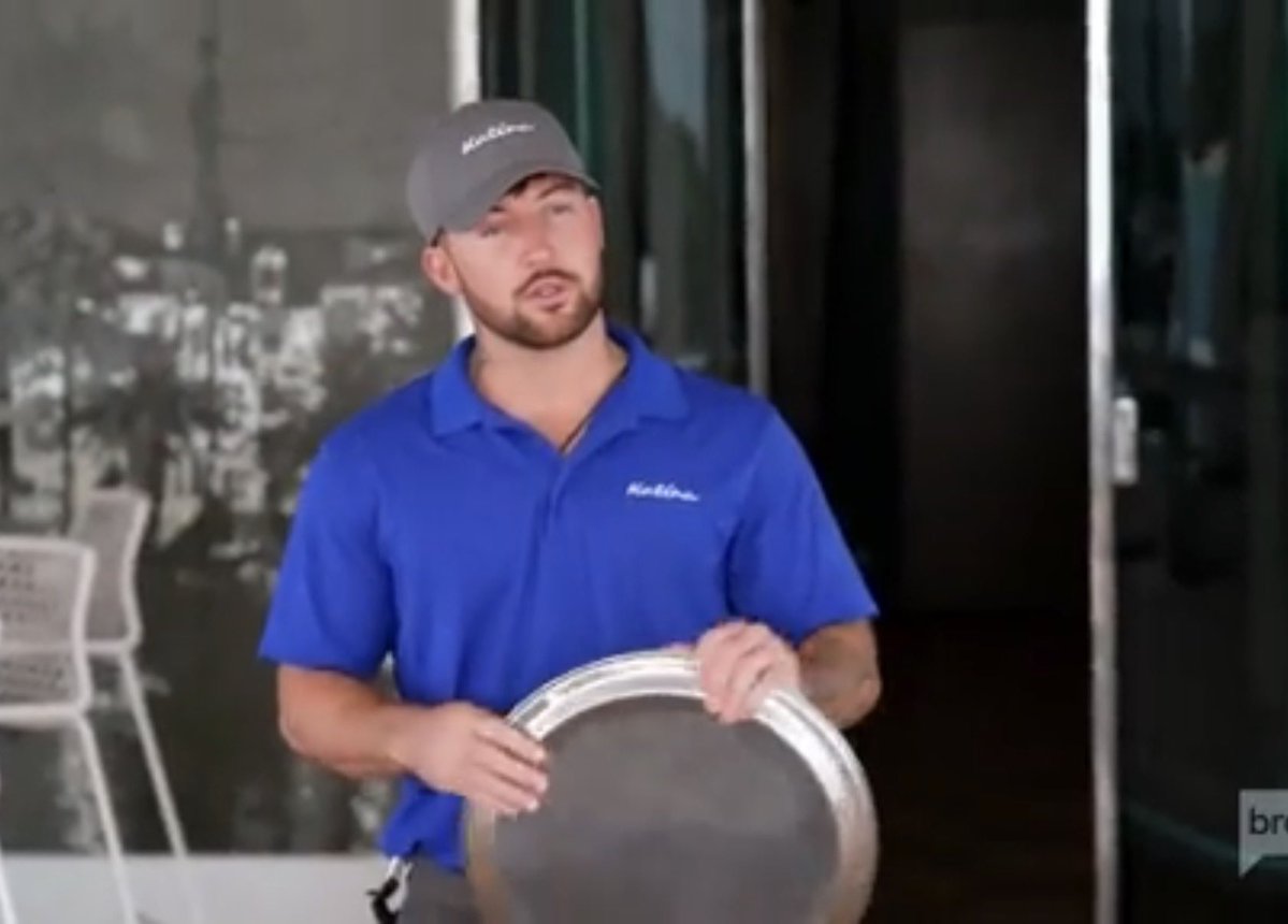 Dustin_Cone's tweet image. The Primary Charter Guest spent $12k flying in a makeup artist to surprise his guests with a drag makeover 

Mike ruined the surprise in 20 seconds… 😑😑 #BelowDeckDownUnder