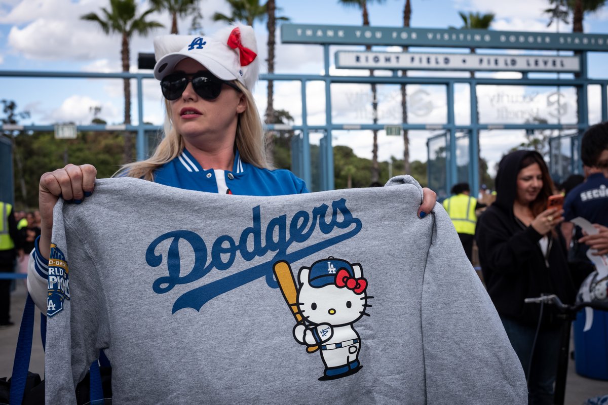 vidcrane's tweet image. It was #hellokitty Hoodie give-away night at #DodgerStadium as the #Dodgers prepare to take on the #NY #Mets in game one of a three-game series.
