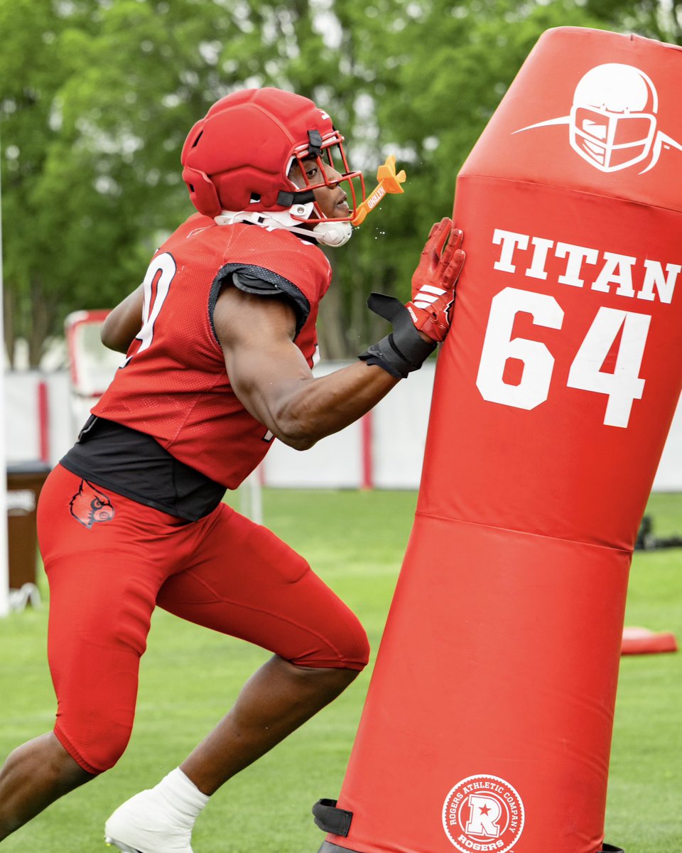 Louisville Football tweet media