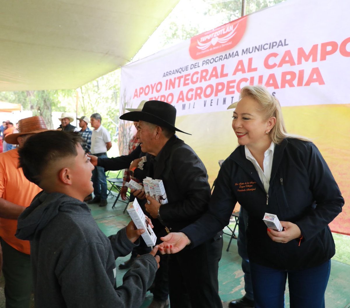 NDP_Noticias's tweet photo. 🚜🌾 ¡Más de 9 millones llegan al campo de Tepotzotlán!
@GelyPresidenta activa el Plan 2026 con subsidios, maquinaria y atención veterinaria para impulsar la producción de más de 700 agricultores.

Conoce más ⬇️
🔗https://t.co/QC6pZ63okK 🌐

#CampoFuerte #Plan2026 https://t.co/9vygqGnGIt