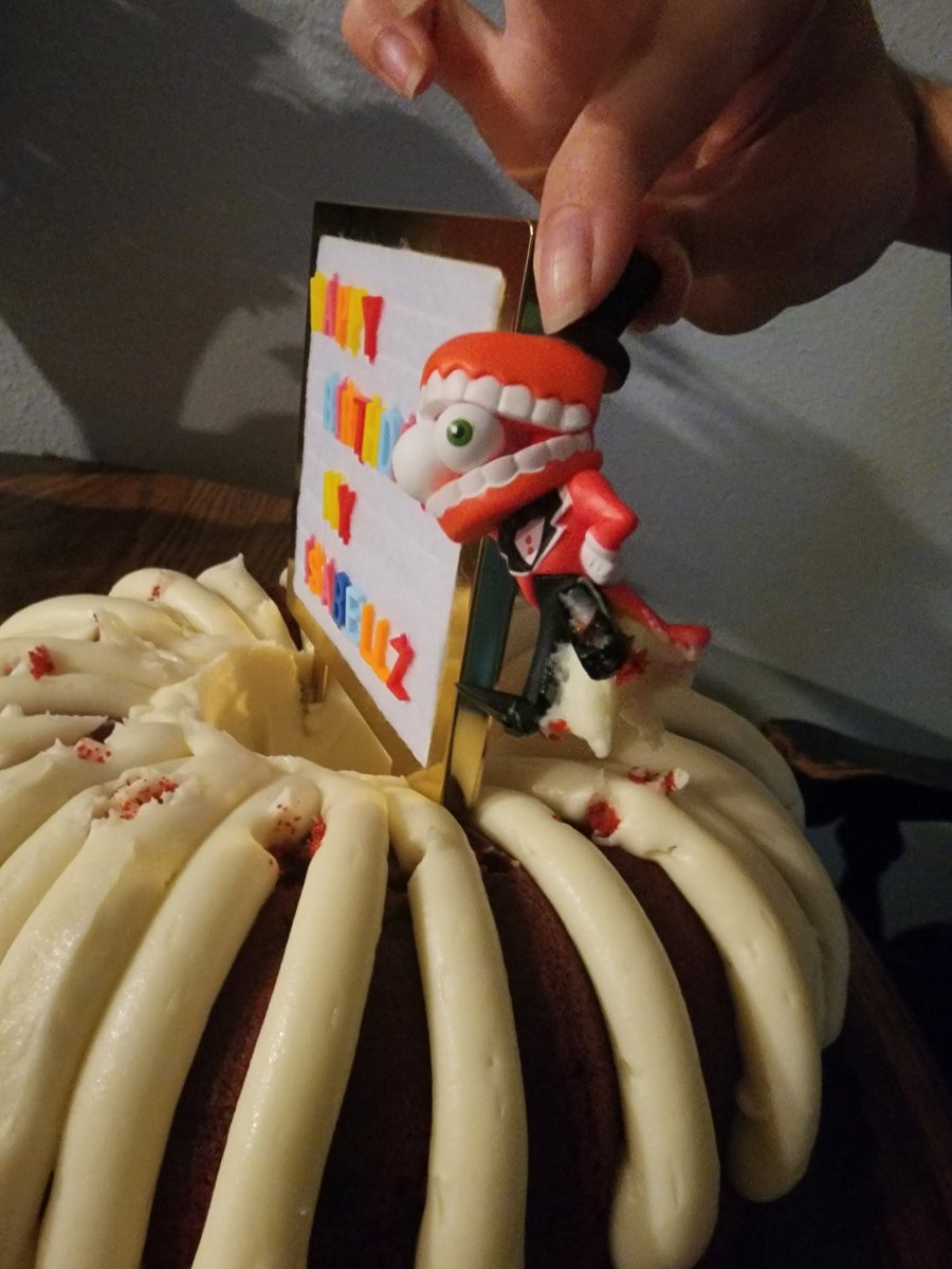 TheCreator35933's tweet photo. It was my birthday yesterday, enjoy some photos I took with my mini Caine figure! #tadc #caine #TADC https://t.co/EEJ2ssiBU4