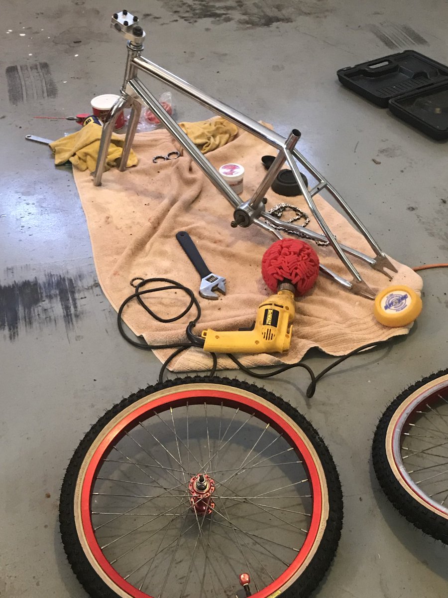 TyStewart00's tweet photo. @RareImagery Your bike is awesome. I recently restored my ‘81 RL22. https://t.co/vdWZ19scaJ