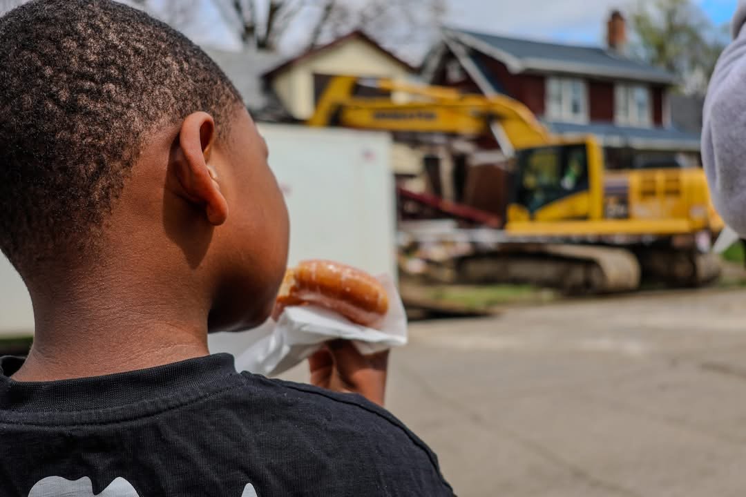 Charlie LeDuff tweet media