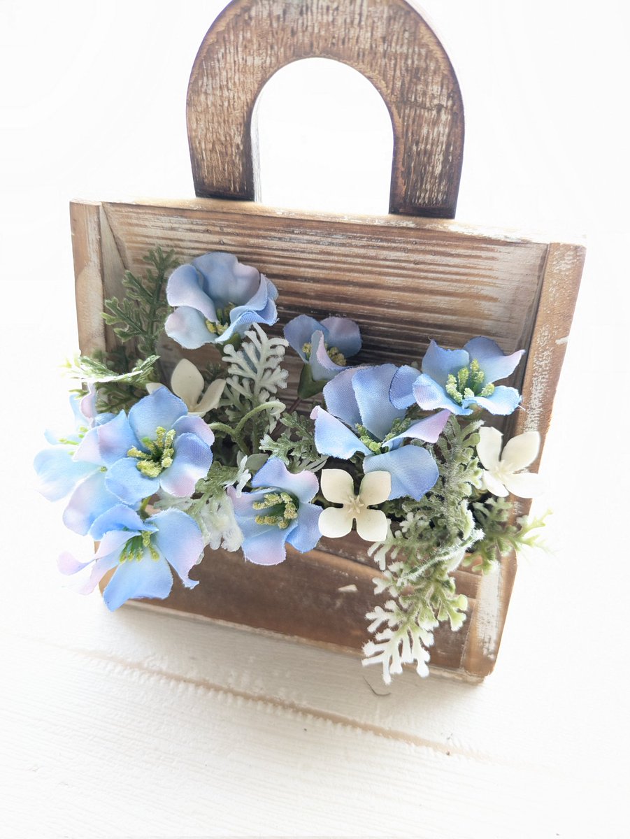 7iro_aya's tweet photo. ネモフィラの丘

#ハンドメイド 
#アーティフィシャルフラワー 
#ネモフィラ 
#ハンドメイド好きさんと繋がりたい 
#春アレンジ https://t.co/7IOQ3Bitc1