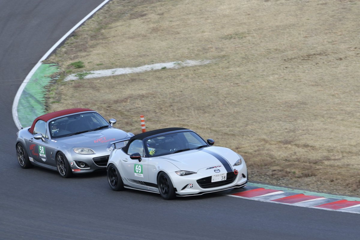 momomatya's tweet photo. 競技車両はコースが似合うね。
photo by @ken_nd5nra
こちらは多分、ニノくんに煽られているウチのチームスポンサーの図w https://t.co/2zh342GLjz