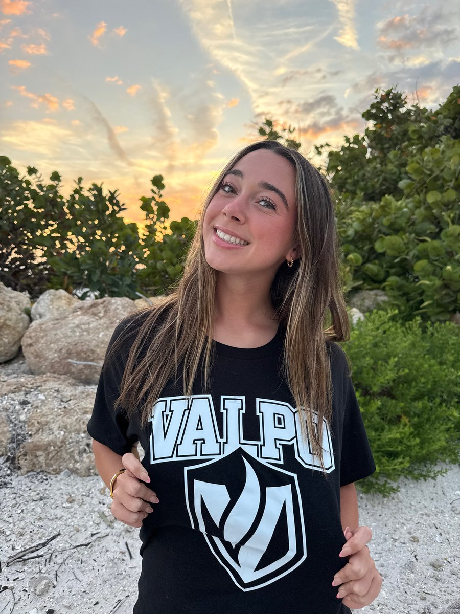 sbonacci08's tweet photo. I’m beyond blessed to announce my commitment to Valparaiso University 
The work is just getting started
#GoBeacons https://t.co/h5VgYgrdWK