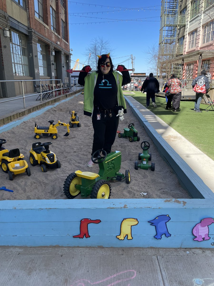 Seli_Petra tweet media