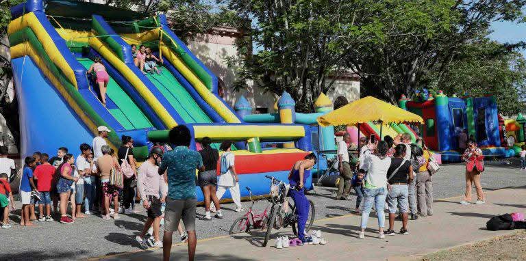 Continúan las actividades culturales, recreativas, deportivas, acompañadas de variadas ofertas gastronómicas en la #IslaDeLaJuventud como parte de la semana de la "Victoria de Girón" #SentirPinero #100AñosConFidel