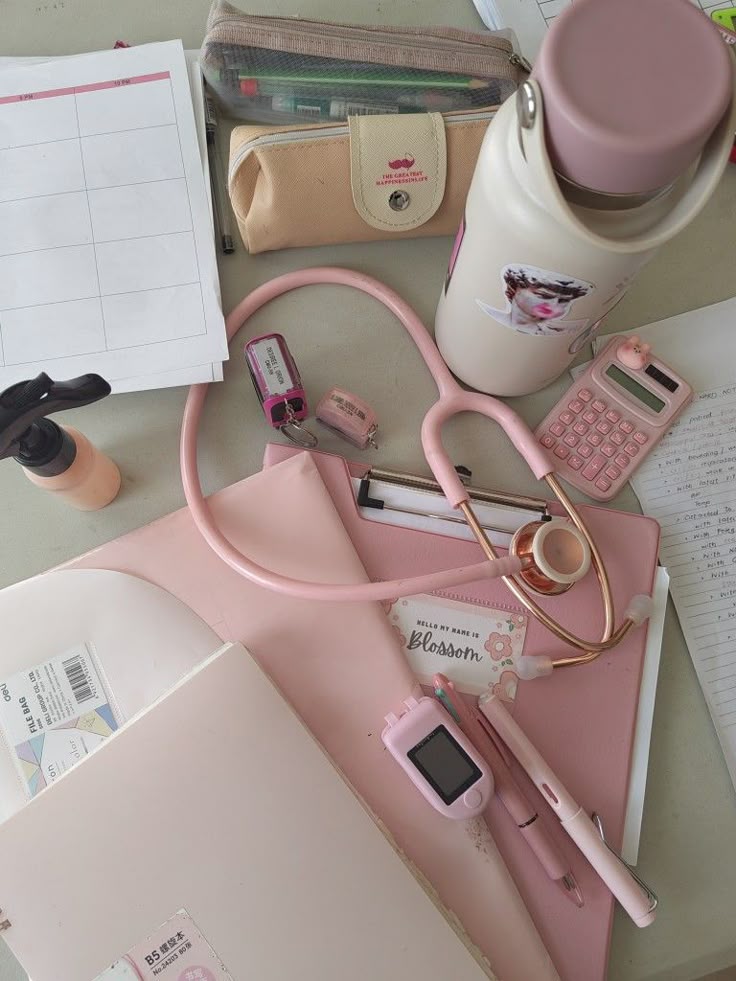 vaunilla_'s tweet image. pfp vs what i study 🤍

(pics from pinterest, not me ajajsjja)