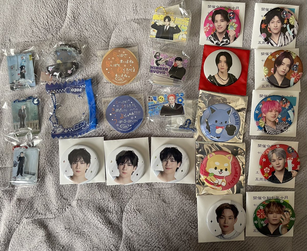 ShellieAriel's tweet photo. @sukai_rui_ コメント失礼致します。
写真の物を所持しています。
顔面アクキーの河野希望なのですが
写真の中にご希望のものはございますか？
2:1でも大丈夫です。
ご検討よろしくお願い致します🙇‍♀️ https://t.co/nfQ5cNT7dT