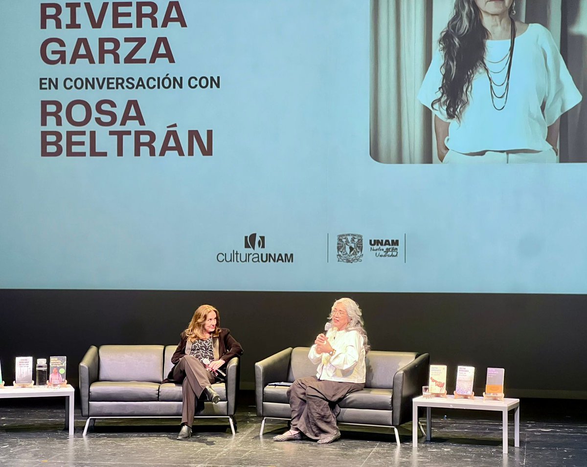 UNAM_MX's tweet photo. La narradora mexicana, #EgresadaUNAM y ganadora del Premio Pulitzer 2024, Cristina Rivera Garza, brindó una #Conferencia magistral en el #CCU, donde exploró las intersecciones entre la literatura y la justicia 👇. https://t.co/e0lkEFh7lK
