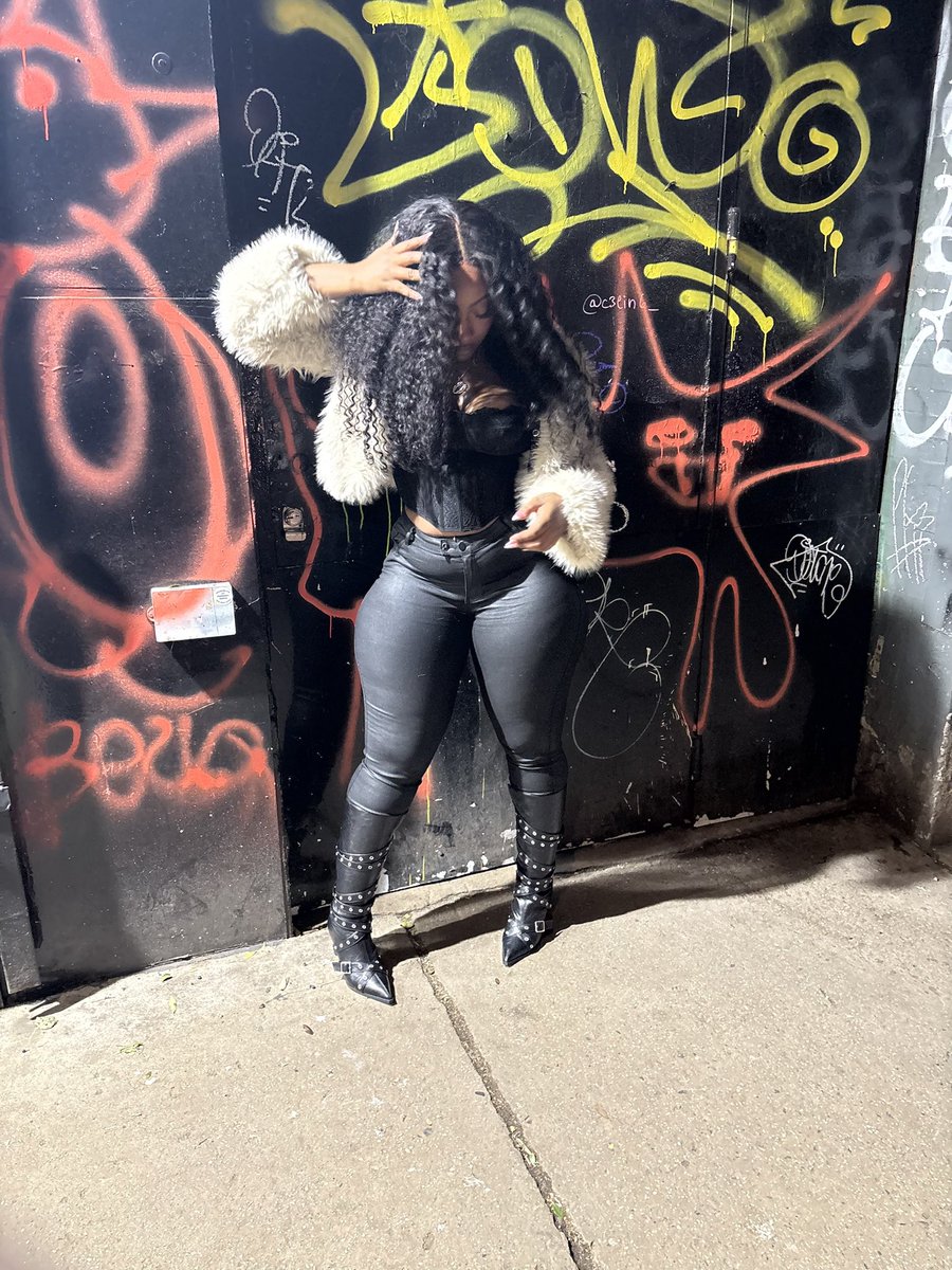 thekhalelajanay's tweet photo. rockstar bitch not a regular hoe https://t.co/Of9zvlFVjT