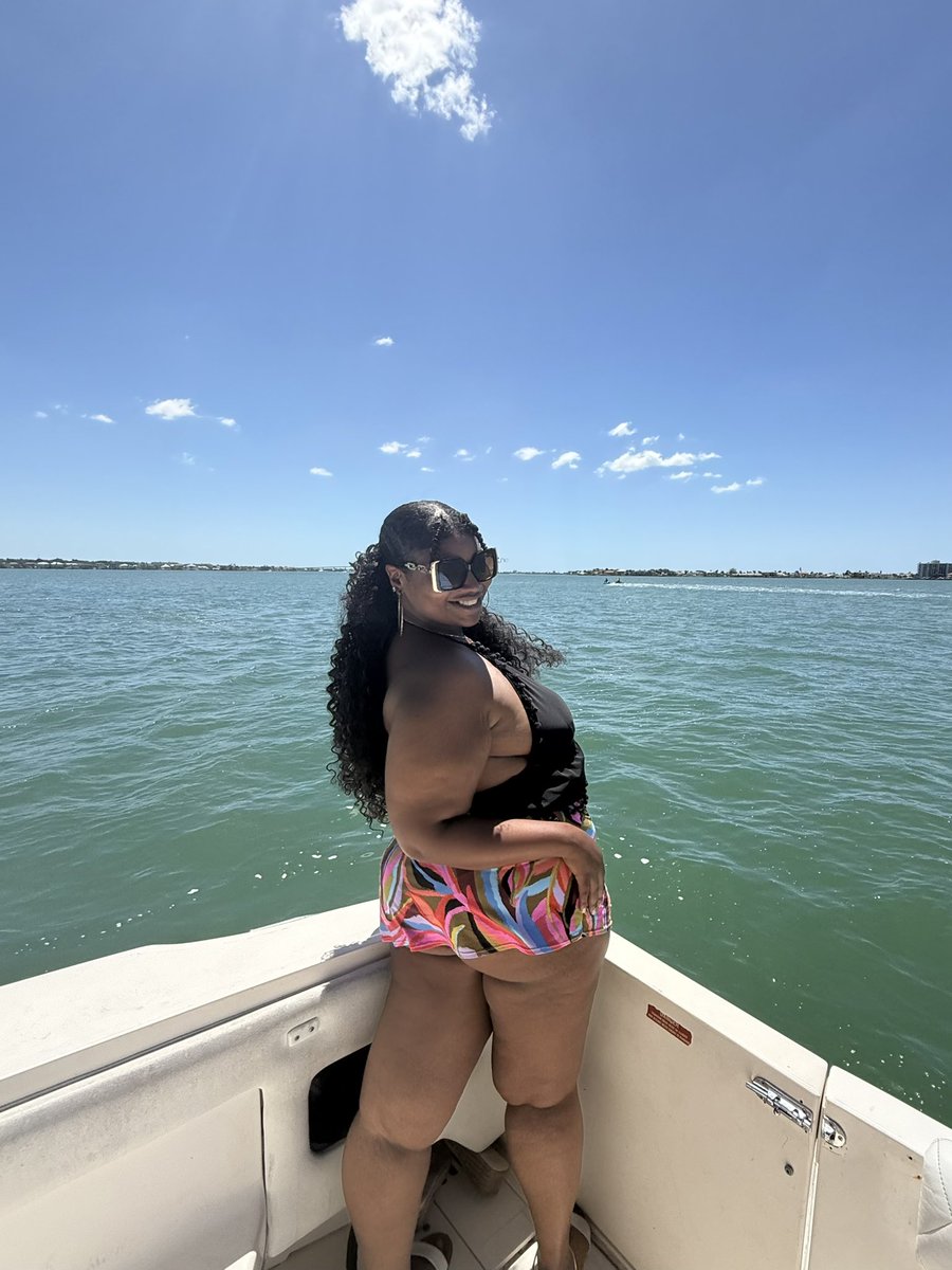 simonesoublet's tweet image. i told y'all 🤭🥂🩵🎉🛥️🧜🏽‍♀️🍾⚓️💓

#twentyseven #grown #and #glamorous
