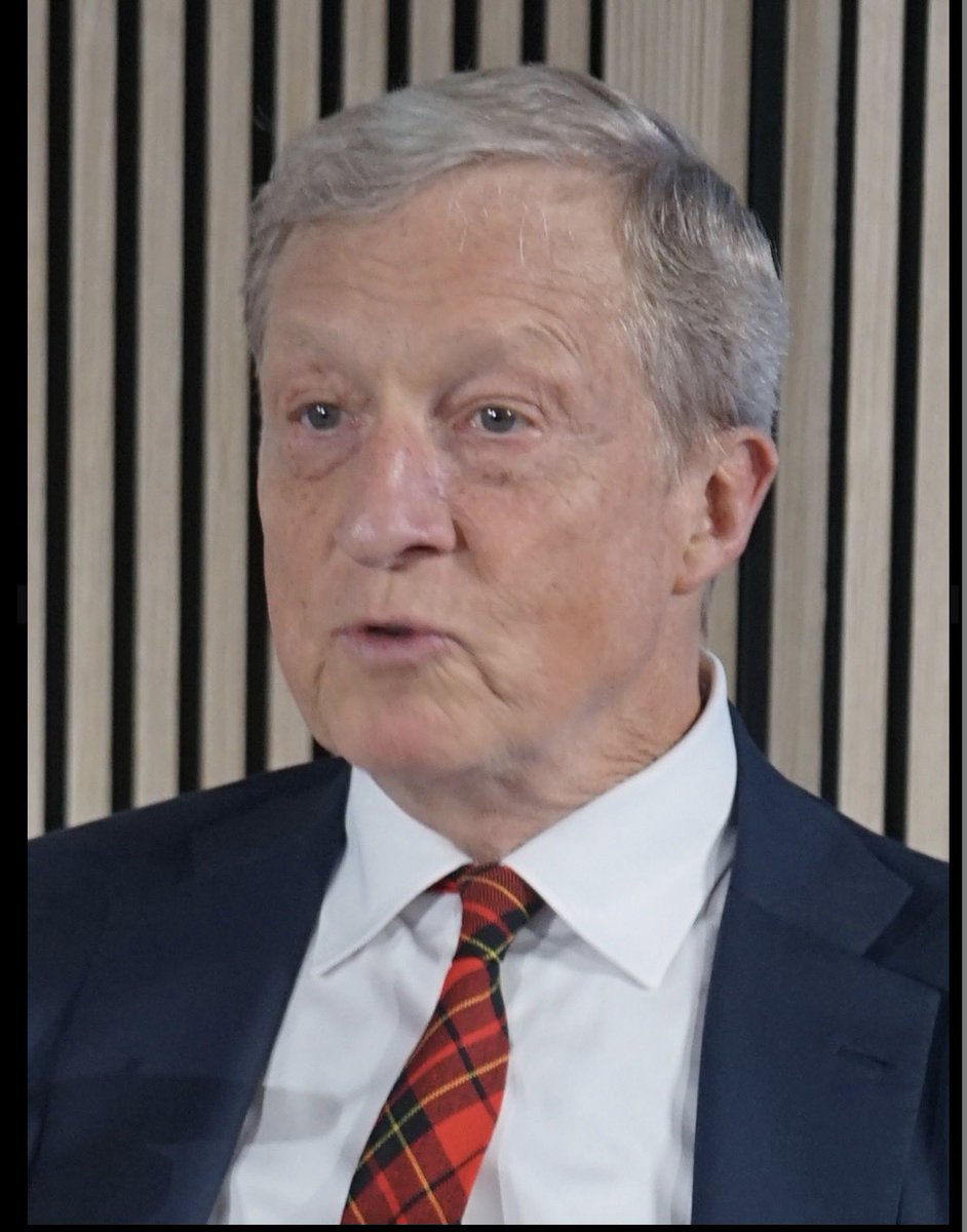 Politics & Poll Tracker 📡 tweet media